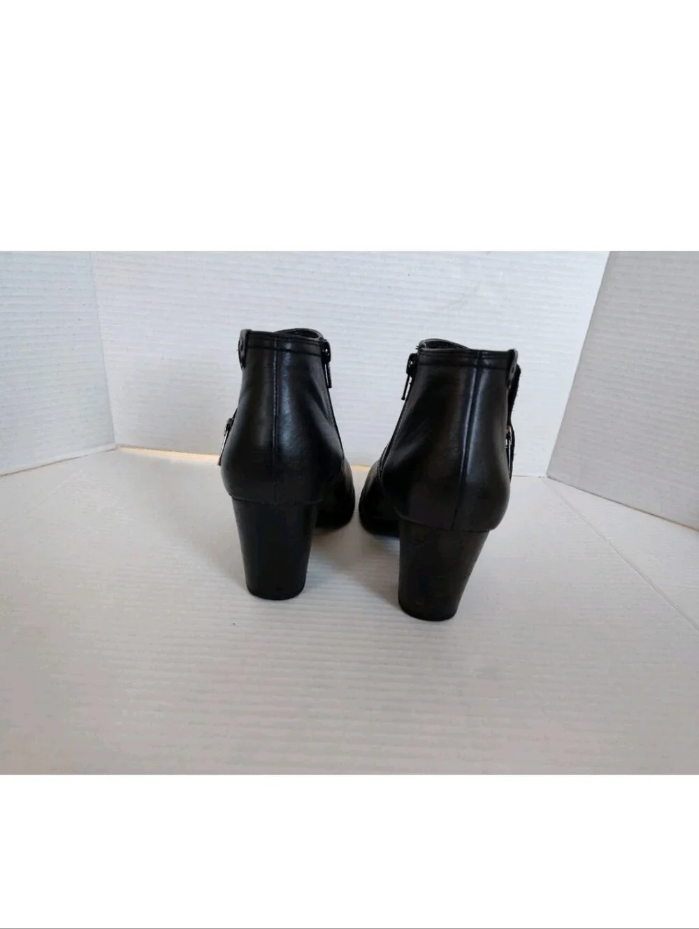 Clarks Artisan Black Leather Ankle Boots w Zippers Mission Halle Sz 9 Block Heel